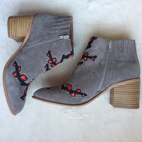 ❌SOLD❌Jeffrey Campbell Floral Embroidered Boots - Picture 2 of 7